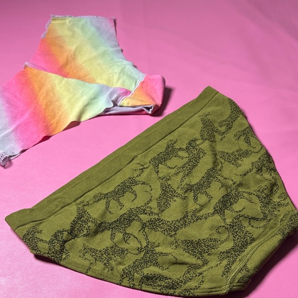 Victoria's Secret Olive and Red Lace Panties Trio - Picture 5 of 6